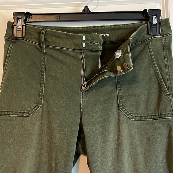 ⚡️ 3 for $20 ⚡️ Old Navy Olive Green Pixie Pants - Picture 3 of 9